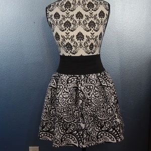 Rue 21 black and white skirt